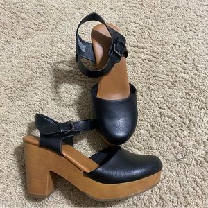 SOLD. Universal Thread Black Brown Strap Clogs
